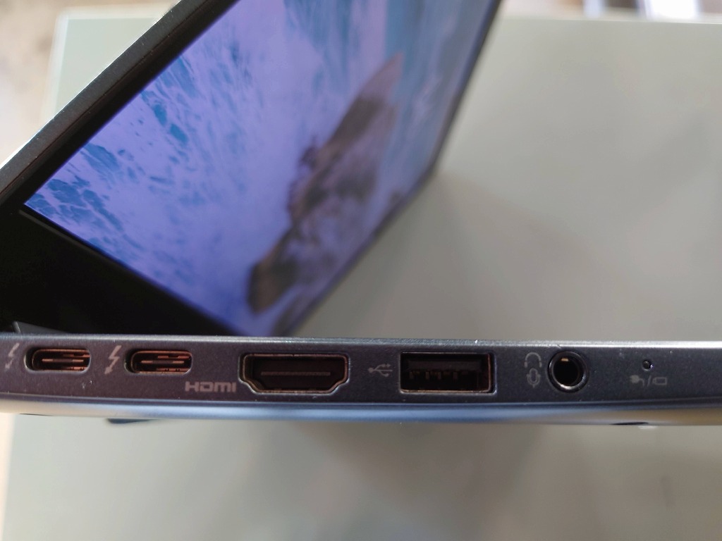 【側面ポート類】dynabook G83/HS