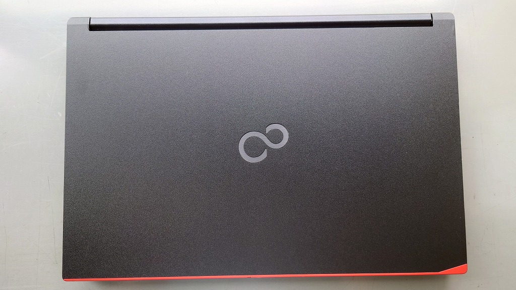 今回購入した富士通 LIFEBOOK A5511の外観