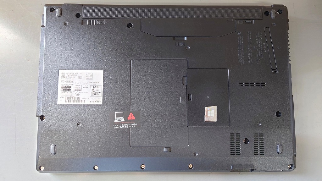 今回購入した富士通 LIFEBOOK A5511の外観